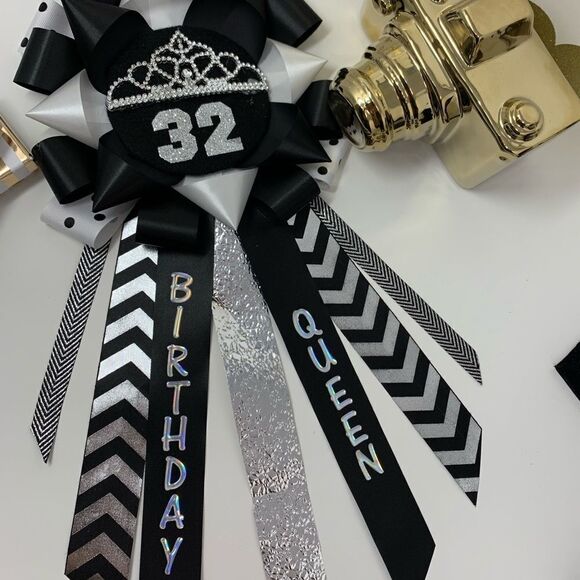 Queen Pin-Corsage custom made authentic - Picture 1 of 11